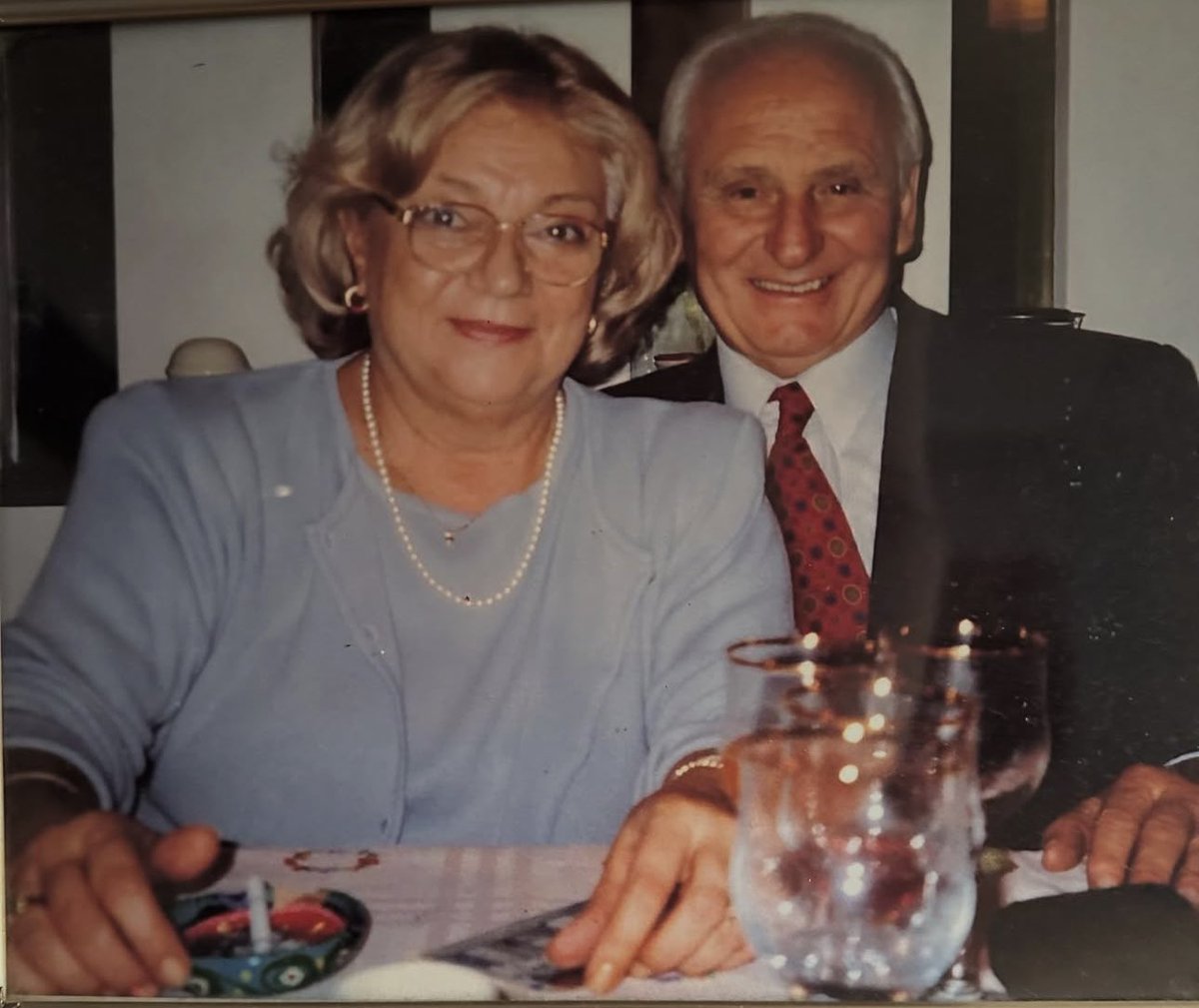 Hace casi 7 años se fue papá, el divino de Josesito y ayer lo hizo mamá, la entrañable Normita, un verdadero ángel en la tierra que nos llenó con su bondad y amor infinito a su familia en cada minuto de su paso por esta vida. Siempre en mi corazón. Te amo mamá ❤️