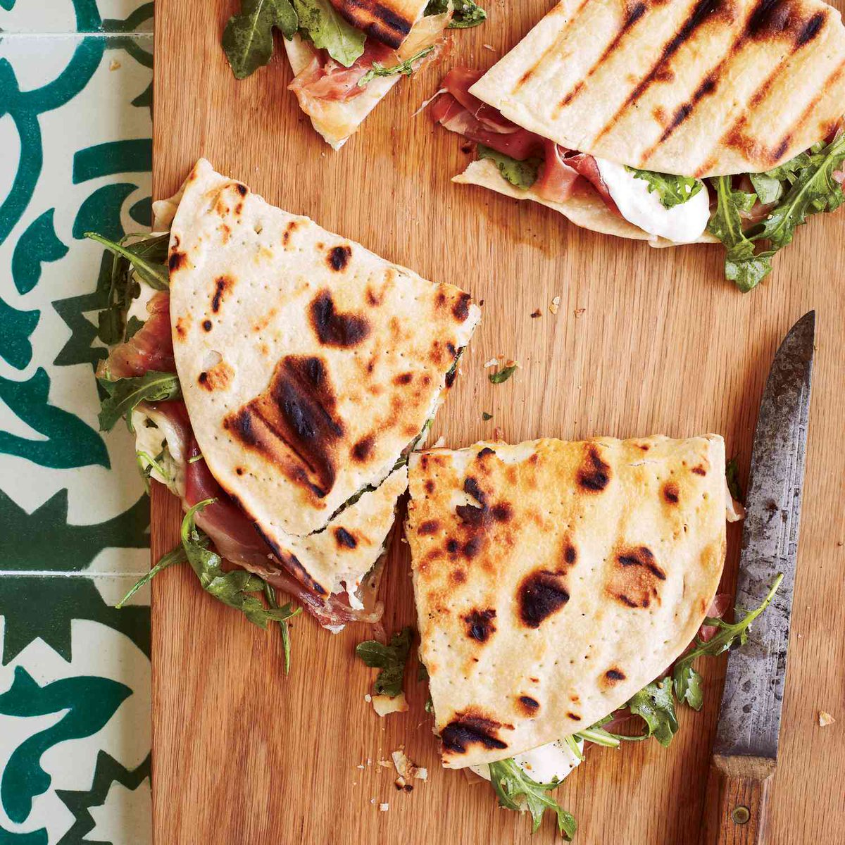 YoStoConTarabas's tweet photo. POST DI APPREZZAMENTO SULLE PIADINE PERCHÉ È IL CIBO DEGLI DEI https://t.co/55DRbWlJGO