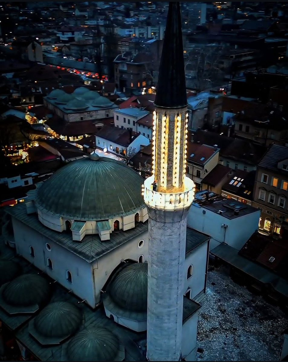 _Bosniaks's tweet photo. 👉 Gazi #Husrev-bey Mosque in the city of Sarajevo, #Bosnia and Herzegovina. The Gazi Husrev-bey Mosque was built in 1530 as the central object of the Bey's endowment, which also included a maktab and a madrasa, a bezistan, a hammam etc.
📸Ilaris Photography https://t.co/3sUy4jdwP5