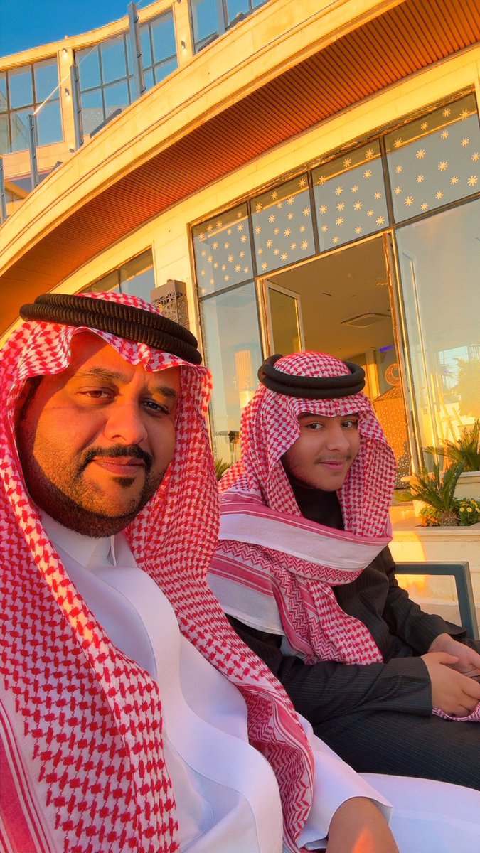 msh5025msh1's tweet photo. ذهبت بالأمس إلى مطعم ومطل حاتم الطائي بالسمراء في قلب #حائل فوجدت نفسي أمام مشهد يأسر الروح قبل العين؛ جمال الطبيعة وبهاء المرتفعات يرويان قصة أرض لا تحتاج لتجميل فالله خلقها كاملة الحُسن
الاستقبال كان راقياً والبوفية الرمضاني لوحة من الإبداع والتنظيم والأجمل أن ترى الزوار من أنحاء المملكة وخارجها يتقاطرون على حائل وجهة السياحة الحقيقية
تذكرت حينها قول سمو سيدي وجه السعد حينا قال : حائل قد تكون هي الوحيدة على وجه الأرض لا تحتاج إلى مرآة لكي تتجمل فالله خلقها جميلة.
وراء هذا الحراك المبارك أمير المنطقة وسمو نائبه -حفظهما الله- اللذان يعملان بإخلاص لتحقيق رؤية قيادتنا الرشيدة
شكراً لرجل الأعمال الخلوق علي بن عبدالوهاب الفايز على تقديم كل ما هو جديد لحائل جهودك المخلصة وإبداعك الرائد يفتحان آفاق التنمية في منطقتنا ويضيئان درب التقدم بارك الله فيك وجزاك كل خير
#حائل_الأجمل #حائل_في_صورة #امارة_منطقة_حائل #هيئة_تطوير_منطقة_حائل #وزارة_السياحة #وزارة_الثقافة #وزارة_الإستثمار