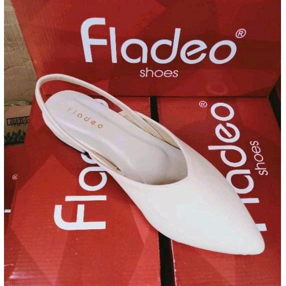 minsah_wle's tweet photo. Cek (BUY 1 GET 1 GIFT)SEPATU SENDAL TALI BELAKANG  Termurah Kekinian Sabrina dengan harga Rp63.250. Dapatkan di Shopee sekarang! https://t.co/5U0w64Ii86 https://t.co/mQdevZrFyH