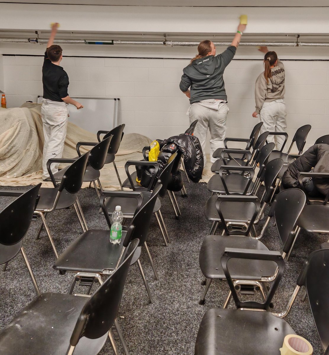 riversidecoll's tweet photo. Our Painting &amp; Decorating students put their skills to the test @widnesrl! 🖌️⚫⚪

From the players’ changing room to the kitchen, corridors, video room, and seating area, they transformed multiple spaces.

Thank you to @Brewerspaints for generously providing the materials! 🙌 https://t.co/oL4rGkqLrp