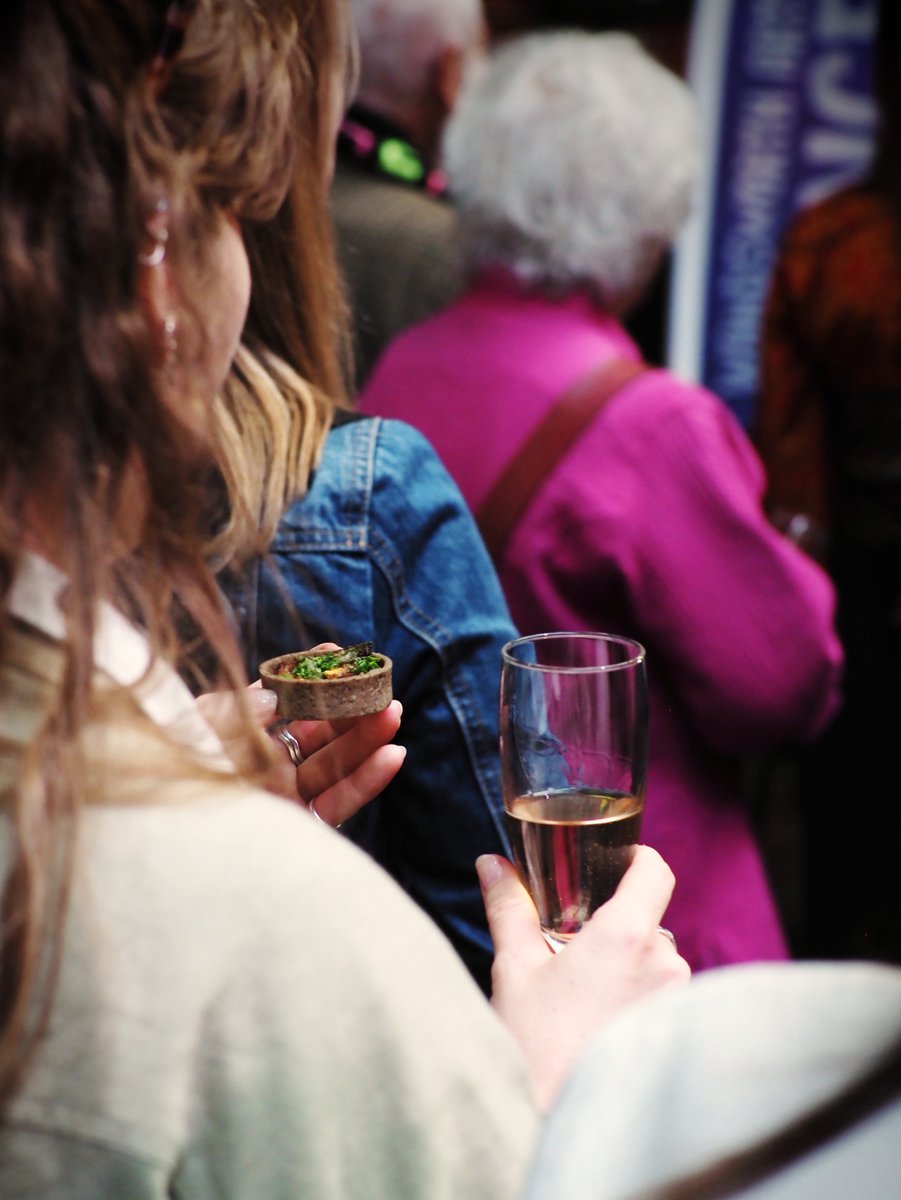 Did someone say bubbly and
canapés?

Get in touch now to discuss your event!

#eventcatering #bespokecatering #londoncatering
#cheflondon #putney