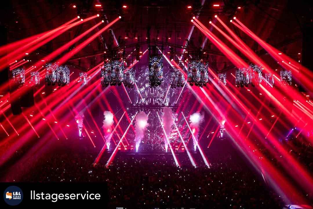 Robelighting's tweet photo. In Antwerp, Belgium, the team from L&L Stage Service was ready to bring the energy for Rampage Weekend 2025 inside the Sportpaleis with a rig using 72 @Robelighting #LEDBeam150, 54 #Spiider & 14 #BMFL WashBeam luminaires.
#robelighting #llstageservice #concertlighting https://t.co/E3CSpKqBdj