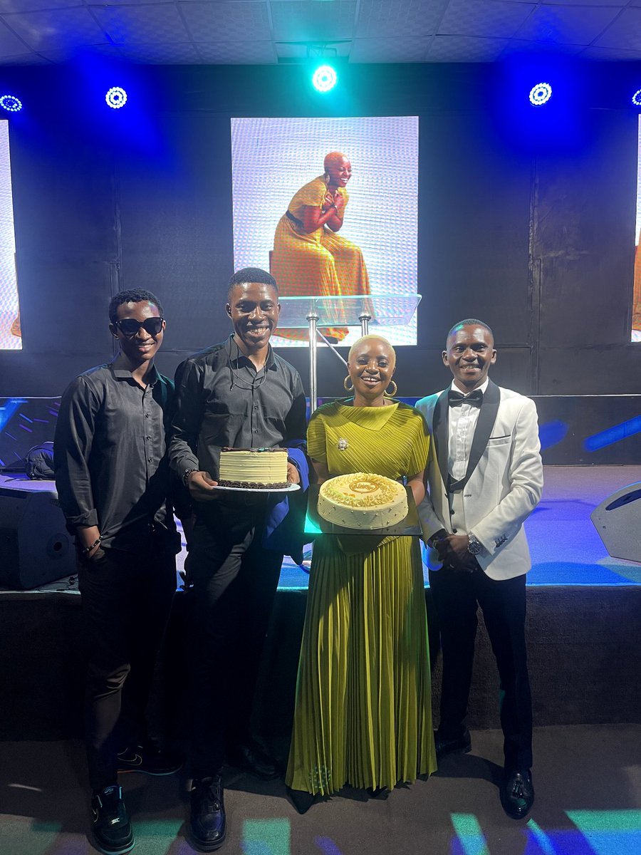 drjay_music's tweet photo. A very special thank you to my wonderful family @iReignGlobal for all the love and gifts showered on me.
Thank you for celebrating with me 😁
I love and honor you all❤️🩷
#drjay
#birthday https://t.co/4wwrTGDhLi