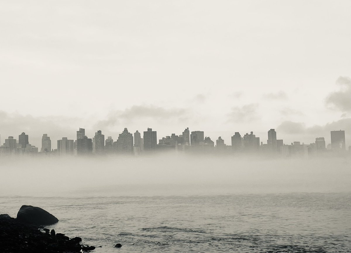 ChrisRyanAction's tweet photo. An Ireland-like start to St Pattyโs Day. ๐๐
๐ง๏ธ๐ธ๐
#HappyStPatricksDay
#blackandwhitephoto
#photography
#nyc
#whitestoneBridge
#TeamAllieRyan
#voteAllieRyan https://t.co/un2Bk4qpDh