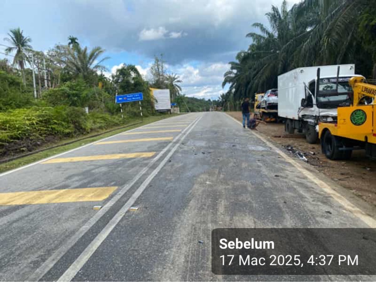 RC_LipisCh's tweet photo. 🚧 #teamroadcare 🚧

Kerja-kerja penyelenggaraan kecemasan pembersihan tumpahan minyak akibat kemalangan di FT0235 Seksyen 11.40, Jalan Berchang - Sg Koyan, Daerah Lipis, Pahang Darul Makmur

@JKRPAHANG 
@JKRLIPIS 
@Roadcare_HQ 
@Roadcare_Phg 
@RcBentong https://t.co/hs7tU0ZhRa