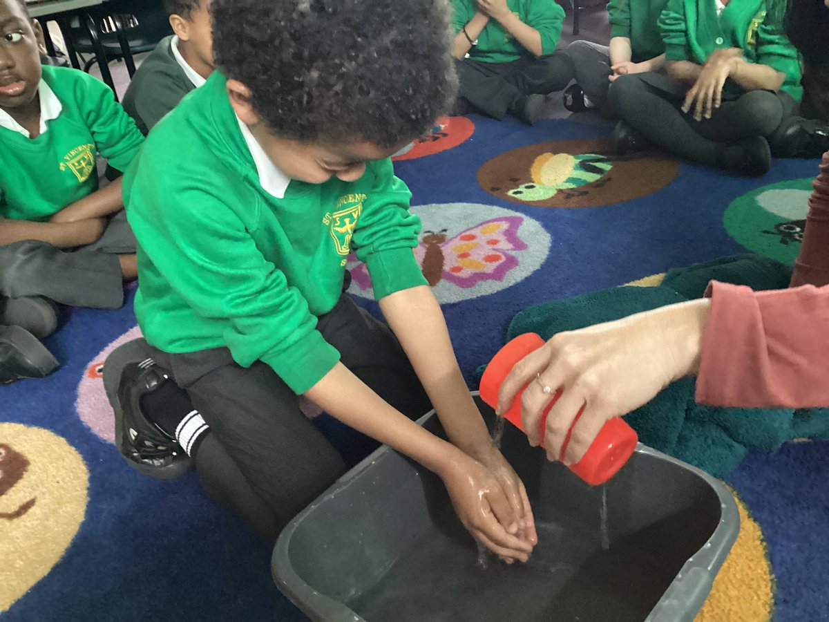 stvincentsbham's tweet image. Year 1 felt the cold water pour and trickle over their hands. They used texture adjectives to describe how the water felt on their skin. Cold,refreshing, cooling. #writestuff