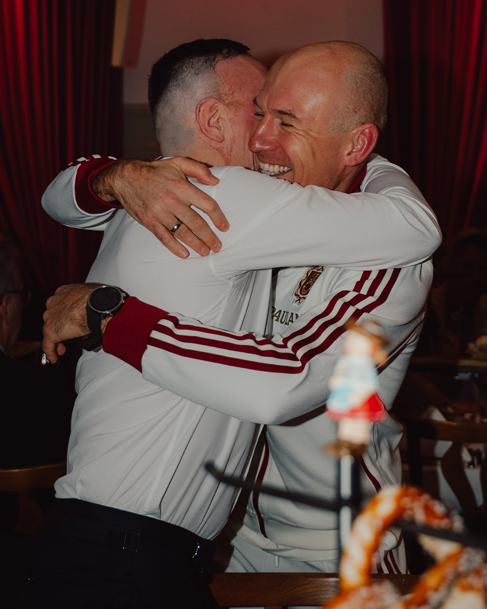 ❤️ 𝑹𝒐𝒃𝒃𝒆𝒓𝒚 𝒓𝒆𝒖𝒏𝒊𝒕𝒆𝒅 🤍

#FCBayern #MiaSanMia