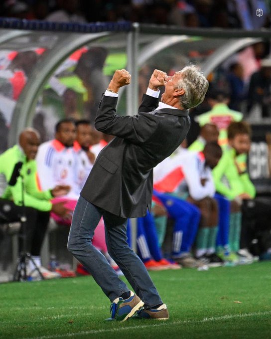 Why now and not wait until he goes with the team to NFD we still wanted to see more of this celebration😭😹