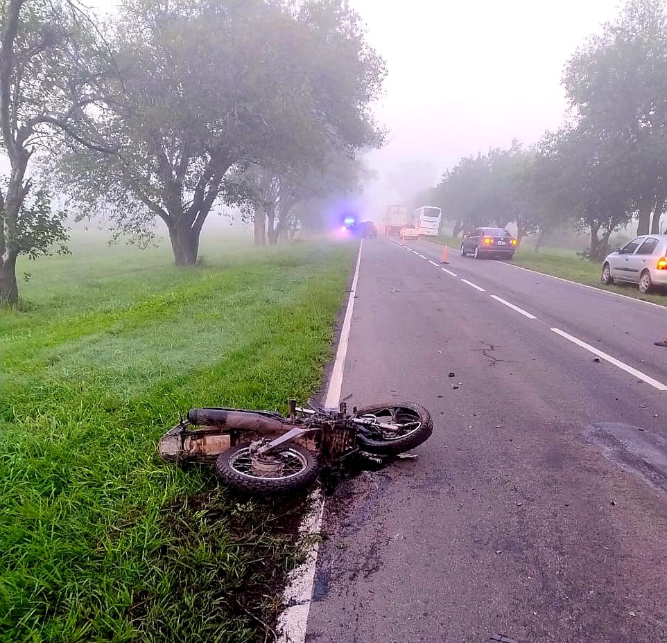 leoguevara80's tweet image. #FueAnticipo #Embalse murió una mujer de 31 años al chocar la motocicleta en la que circulaba contra una camioneta. El impacto fue frontal sobre ruta E63 ingreso a una de las usinas #Ahora trabaja policia y se cortó el tránsito en toda la zona. Movil @radiomitrecba.