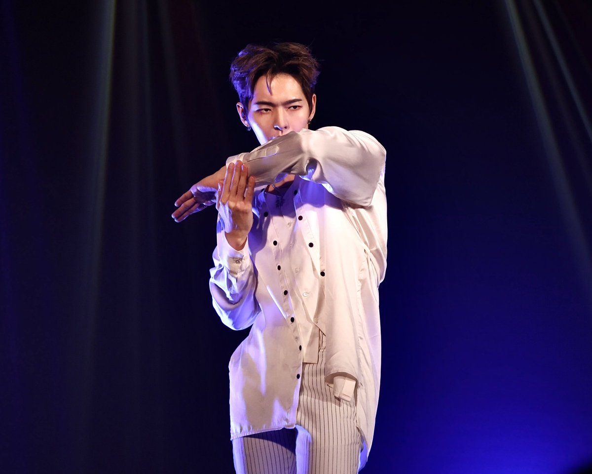 HS7kKjVlqTVLmg5's tweet photo. 250316

SPECIAL MINI LIVE EVENT IN OSAKA 2부

시끄러 

#OnlyOneOf #온리원오브 #KB #규빈 https://t.co/VJMJURJx8v