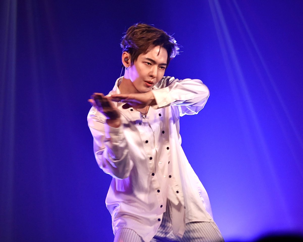 HS7kKjVlqTVLmg5's tweet photo. 250316

SPECIAL MINI LIVE EVENT IN OSAKA 2부

시끄러 

#OnlyOneOf #온리원오브 #KB #규빈 https://t.co/VJMJURJx8v