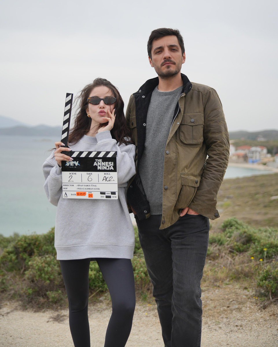 OzgeGurelBRA's tweet photo. 📸| @/theannesininja via instagram feed.

“Melis e Kerim 🎬”

#ÖzgeGürel • #TheAnnesiNinja https://t.co/5I5BvXDhyl