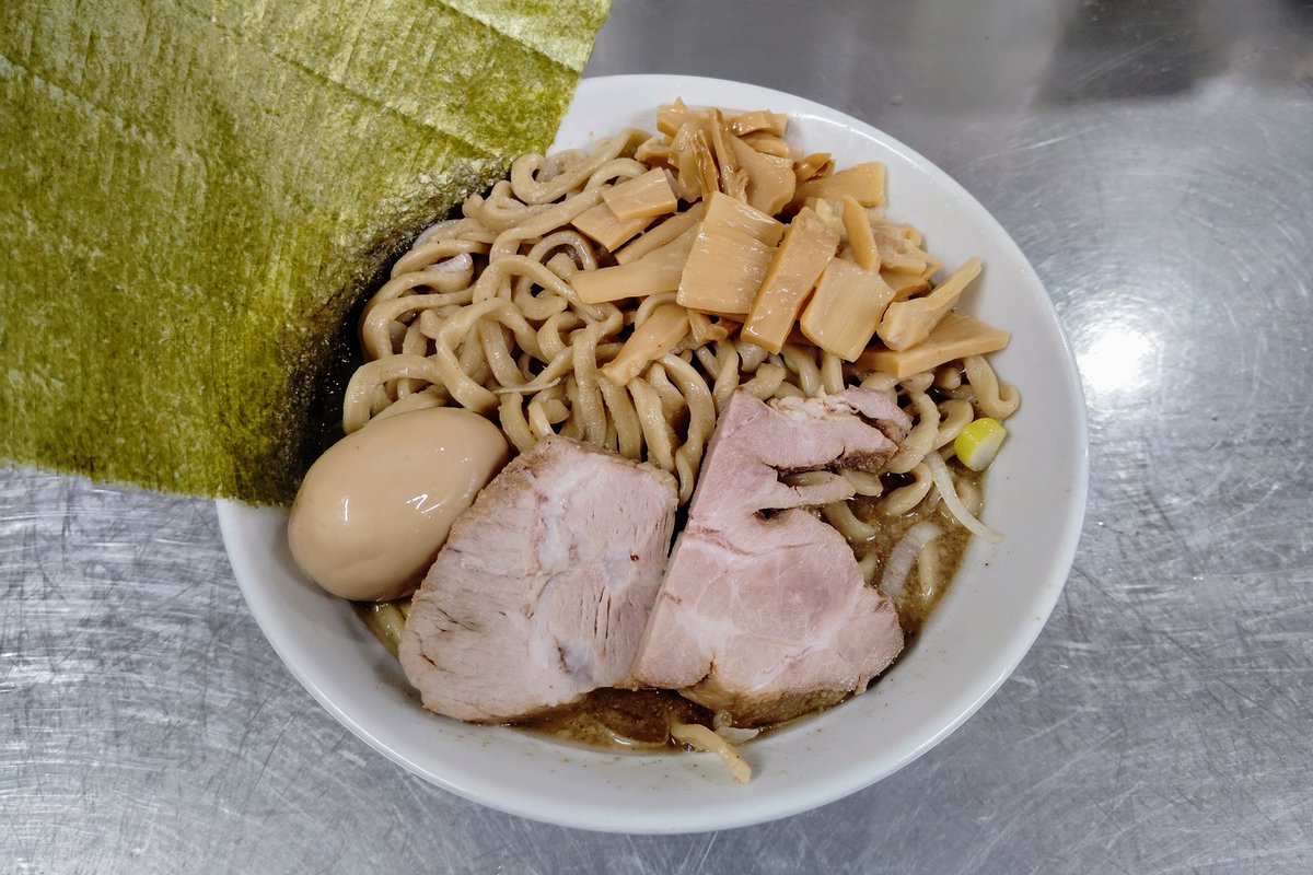 18日(火曜)からの限定麺は“中華そばジャパン”の登場です。シンプルに麺をガツガツ食べてもらえるような感じになってると思っています。(無料トッピングはニンニク・紅しょうが・アブラ・カラメ)1週間ぐらいの提供になります。よろしくお願いします！
