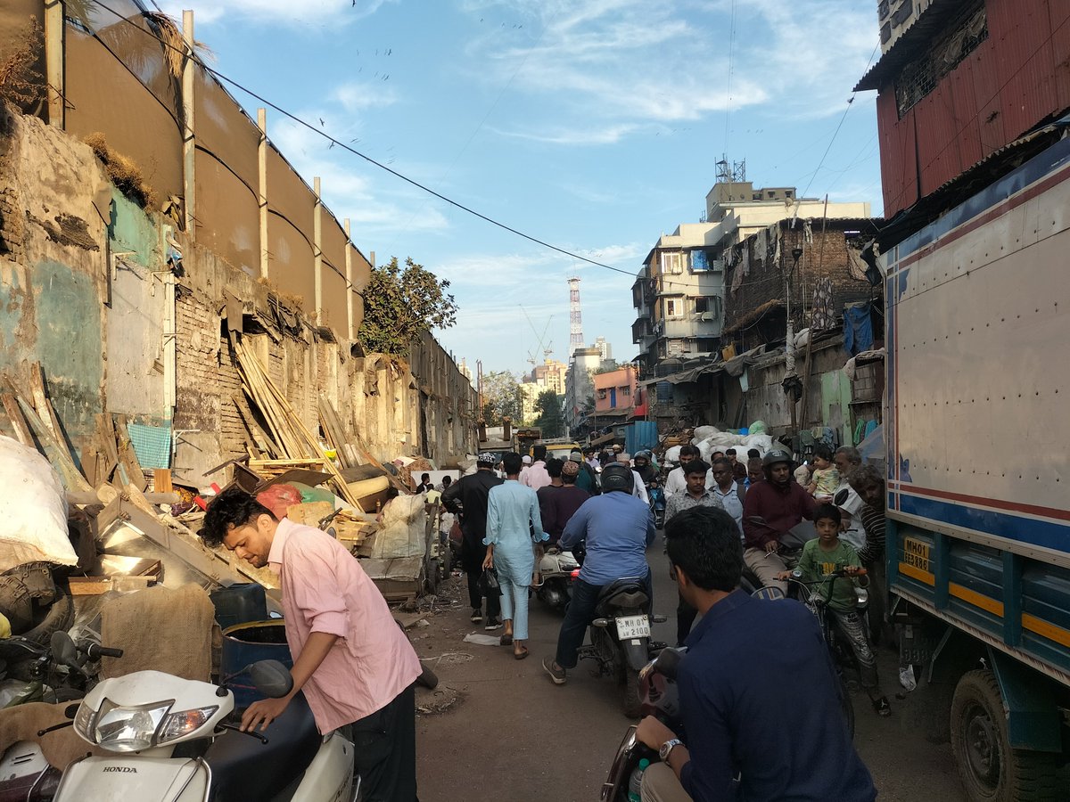 altamashspitfir's tweet photo. Illegal Encroachment By Scrap Shop Meghraj Shetty Marg Souter Street Badlupura Road Sankli Street @mybmcWardE @mybmc @KMCAntiEncr https://t.co/Ika6OtY5xT