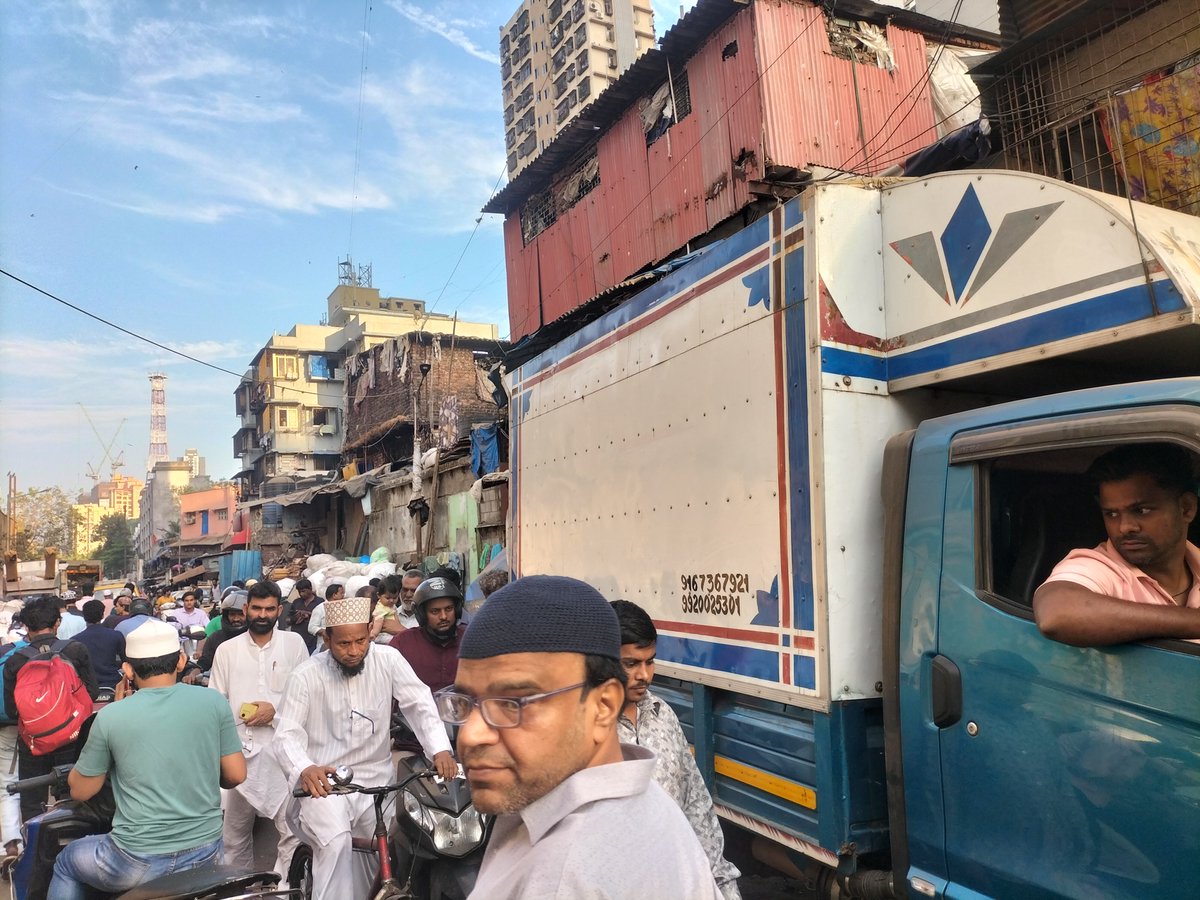 altamashspitfir's tweet photo. Illegal Encroachment By Scrap Shop Meghraj Shetty Marg Souter Street Badlupura Road Sankli Street @mybmcWardE @mybmc @KMCAntiEncr https://t.co/Ika6OtY5xT