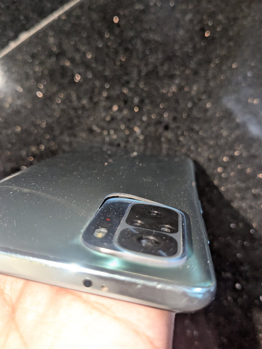 JJJJ2053803's tweet image. .@MiIndiaSupport @RedmiIndia @XiaomiIndia This is a serious safety hazard! My Redmi Note 10’s battery swelled, causing the back cover to detach—in just 3.5 years! Unacceptable quality &amp;amp; risk! Take responsibility! #RedmiNote10 #BatterySwelling #XiaomiFail
