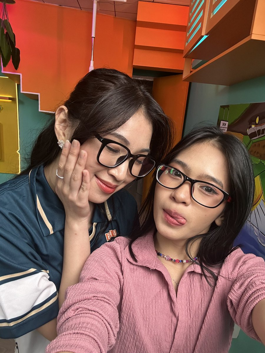 pow.🎧ྀི♪⋆.✮ tweet media