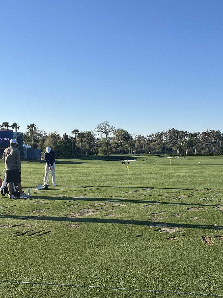 As a man who loves #TheProcess, Rory hitting balls down the tee line, and with his back to the driving range, so he can see how the wind impacts shots from different directions, is enthralling. Love the attention to detail.

He’s been slightly changing lines on his tee shots, as