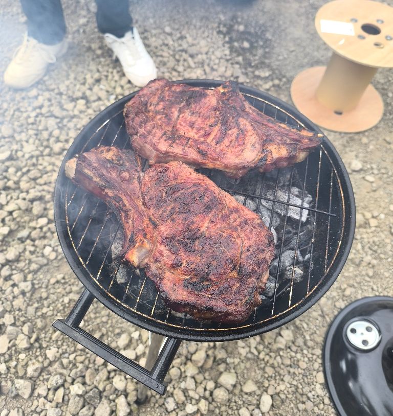 AtaxyaNetwork's tweet image. #TeamViandard avant de partir en direction du #Cloudfest !