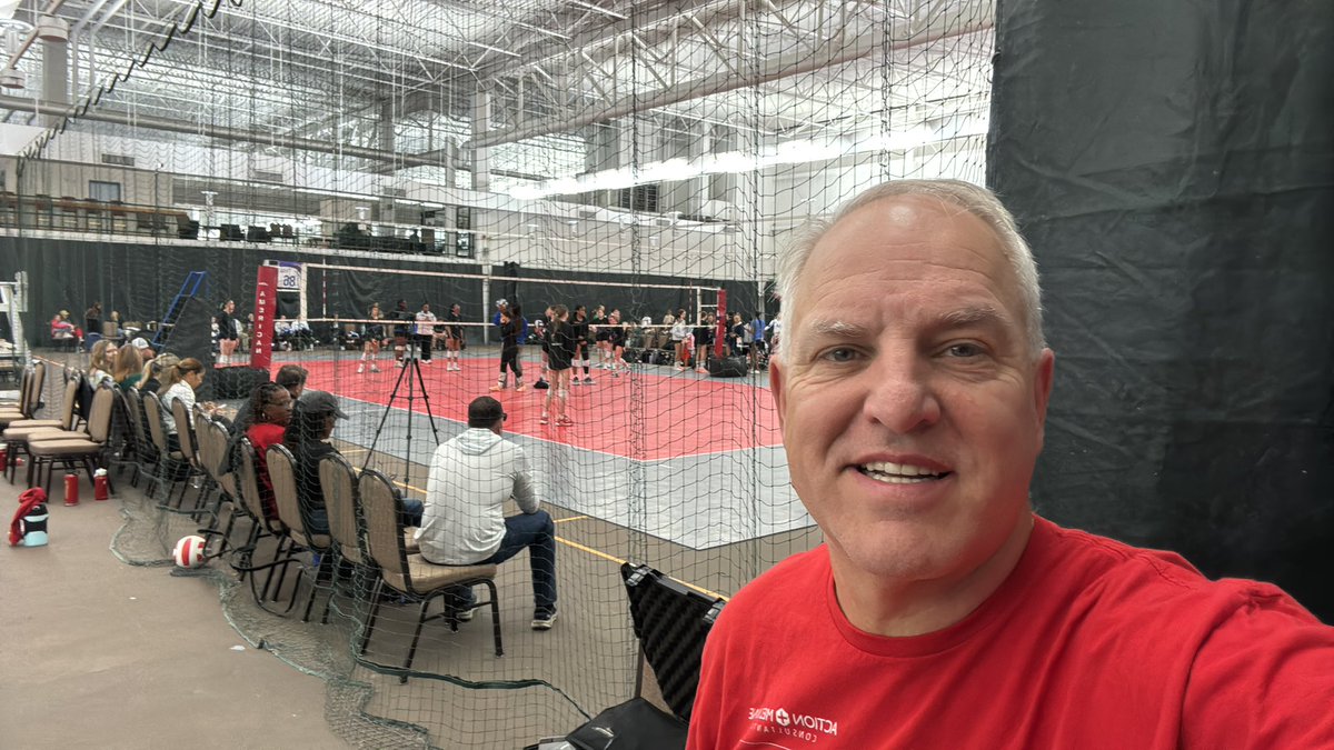 rrcatc's tweet image. Day 3 Music City VB Tourney- I’m m covering VB courts in the Hilton Fitness Club. First time back since Spring 90’ covering @LSUTennis vs the then #1 ranked Texas Longhorns. Cows left unfed and same day @LSUBasketball  with Chris + Shaw beat Hank Gathers and Loyola-Marymount!