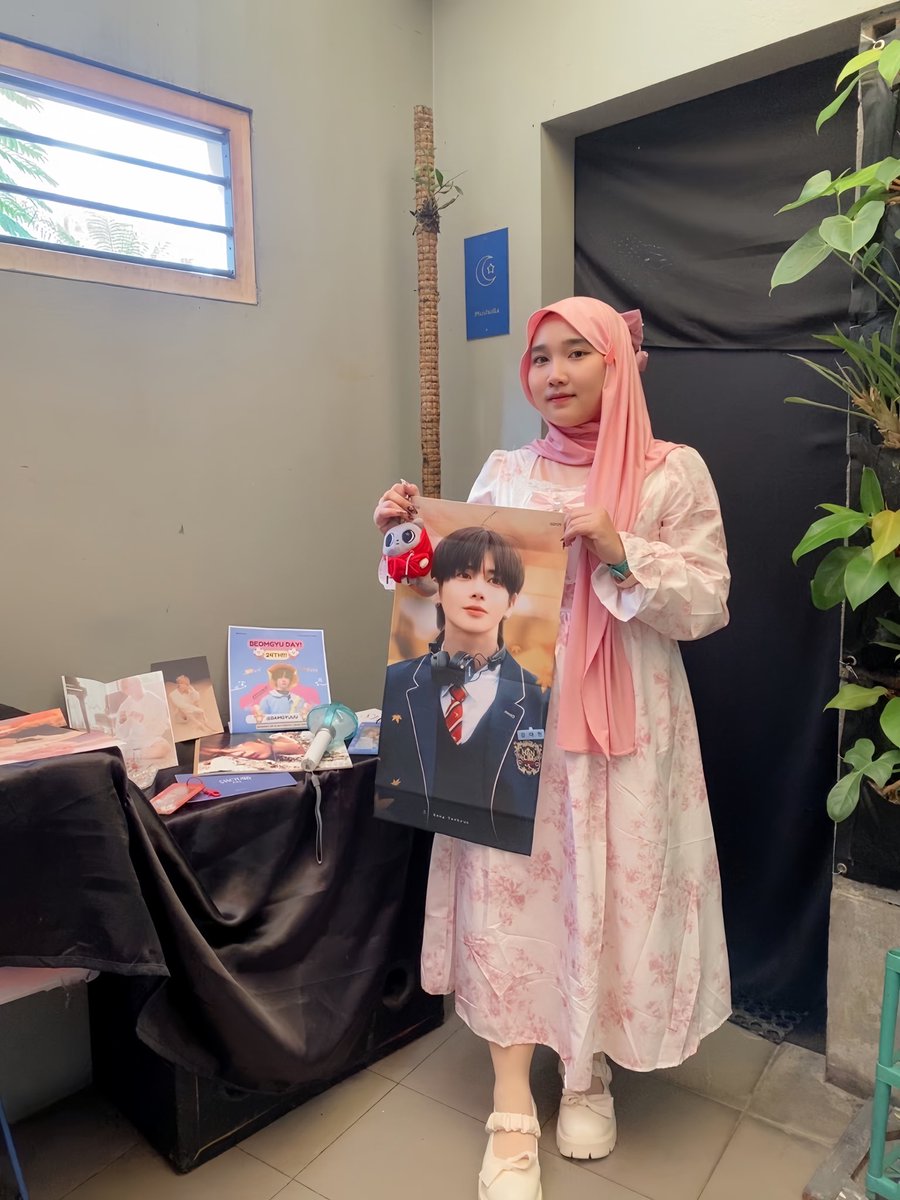 bbytyuun's tweet photo. 𝙖 𝙨𝙥𝙚𝙘𝙞𝙖𝙡 𝙙𝙖𝙮 𝙩𝙤 𝙘𝙚𝙡𝙚𝙗𝙧𝙖𝙩𝙚 𝙗𝙚𝙤𝙢𝙜𝙮𝙪’𝙨 𝙗𝙞𝙧𝙩𝙝𝙙𝙖𝙮💗🎀
#txt #moa #moatxt #beomgyu https://t.co/vDTCOicLN7