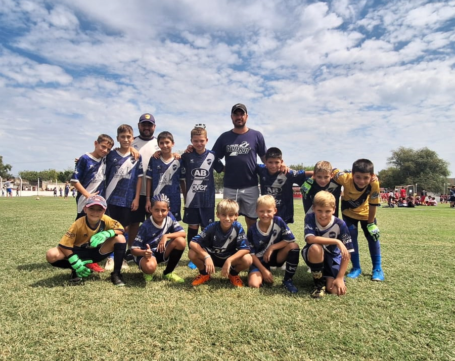 clubbenhur's tweet photo. ⚽️ #Infantiles. Este domingo, los #Lobitos participaron del encuentro organizado por el Club Ferrocarril del Estado. #BenHur estuvo presente con las #Cat2015, #Cat2016, #Cat2017, #Cat2018 y #Cat2019I20.
#VamosBenHur 🔵⚪🔵 https://t.co/C7Dk0YTT7h