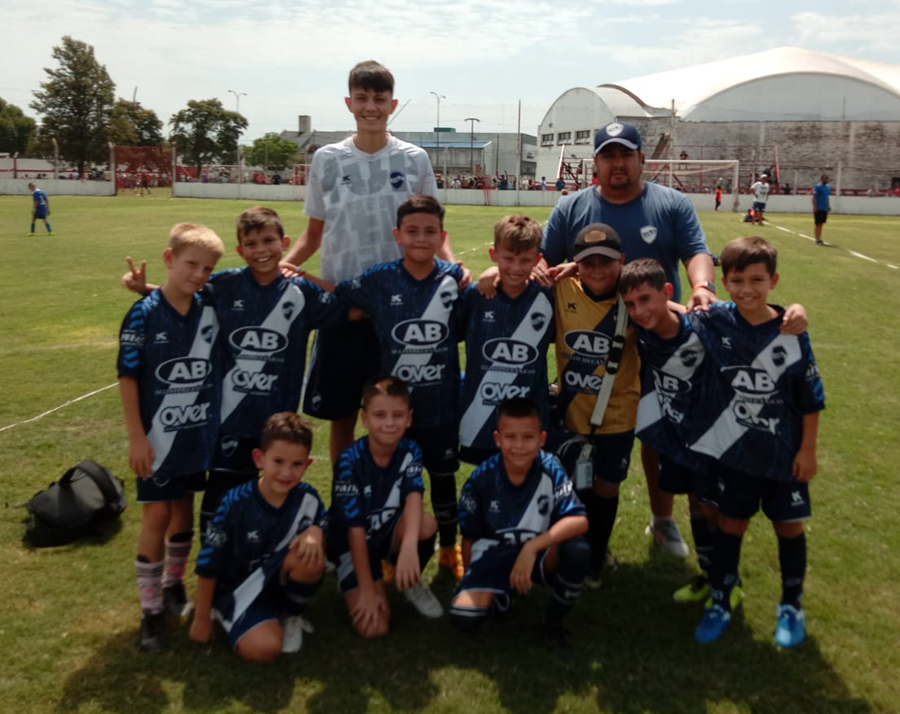 clubbenhur's tweet photo. ⚽️ #Infantiles. Este domingo, los #Lobitos participaron del encuentro organizado por el Club Ferrocarril del Estado. #BenHur estuvo presente con las #Cat2015, #Cat2016, #Cat2017, #Cat2018 y #Cat2019I20.
#VamosBenHur 🔵⚪🔵 https://t.co/C7Dk0YTT7h