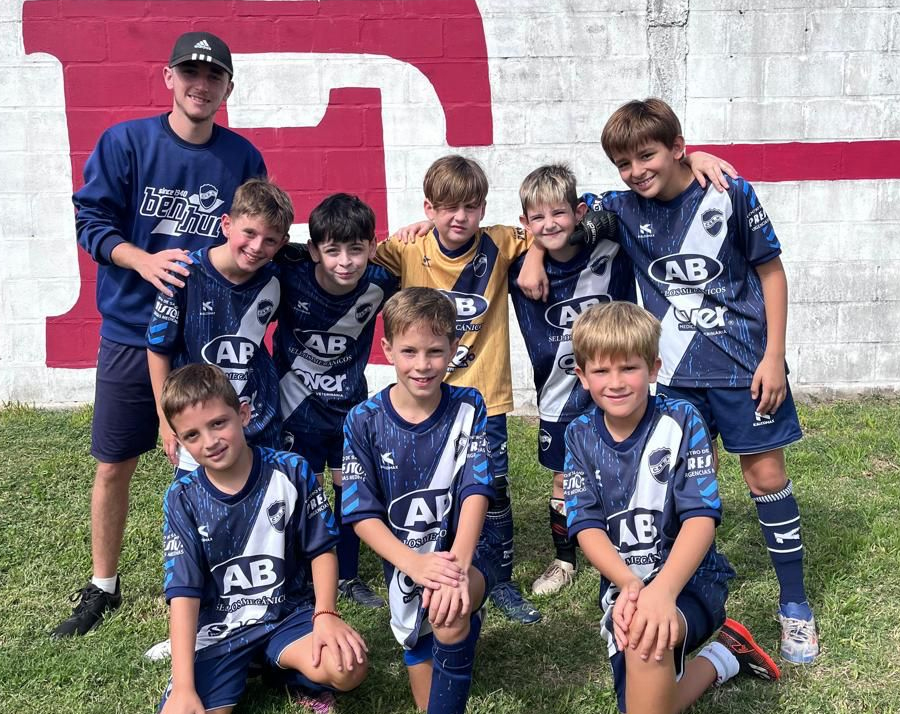 clubbenhur's tweet photo. ⚽️ #Infantiles. Este domingo, los #Lobitos participaron del encuentro organizado por el Club Ferrocarril del Estado. #BenHur estuvo presente con las #Cat2015, #Cat2016, #Cat2017, #Cat2018 y #Cat2019I20.
#VamosBenHur 🔵⚪🔵 https://t.co/C7Dk0YTT7h