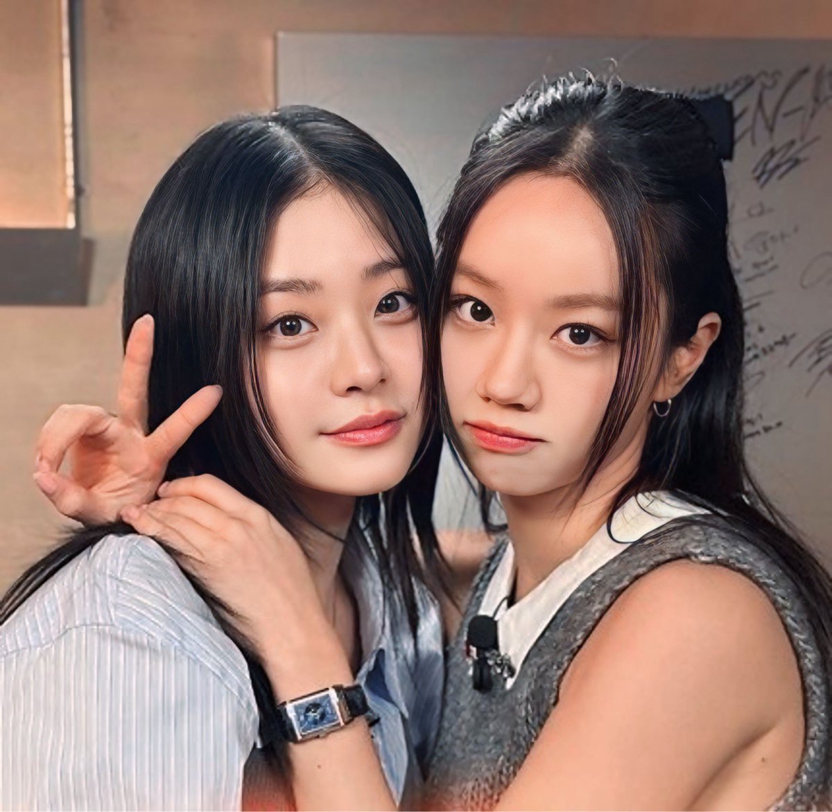 kpopsapphic's tweet photo. Chung Subin and Hyeri (Girl's Day) https://t.co/QgIaWwzuCw