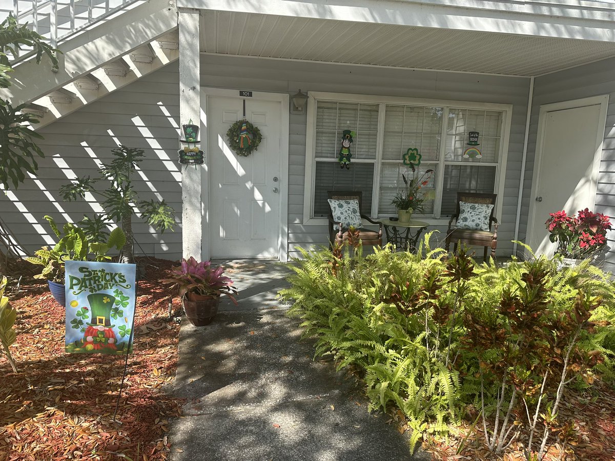 thegables1209's tweet photo. Love the St. Patrick’s Day patio decor! Thanks for sharing and spreading the luck! 🍀 #AptLiving #FestiveVibes @thegables1209 https://t.co/bFYZ6Q3l6a