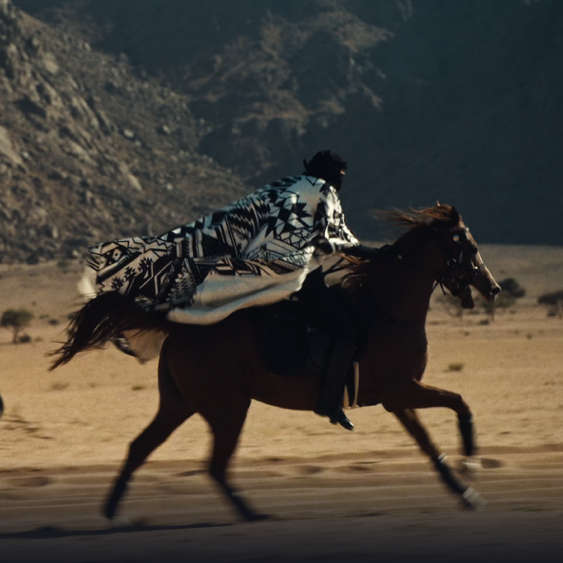 daw_house's tweet photo. عن فيلم «#رالي_داكار» 

تجربة بصرية استثنائية، لتوثيق التحدي في أقسى سباقات العالم 🏎️
خلف كل فوز كان هناك عمل شاق في تنسيق المشاهد، ابتكار تقنيات تصوير حديثة، واهتمام لا محدود بكل التفاصيل لتقديم تجربة #سينمائية فريدة, الجائزة هي ثمرة لهذه الجهود التي تجاوزت كل التوقعات.