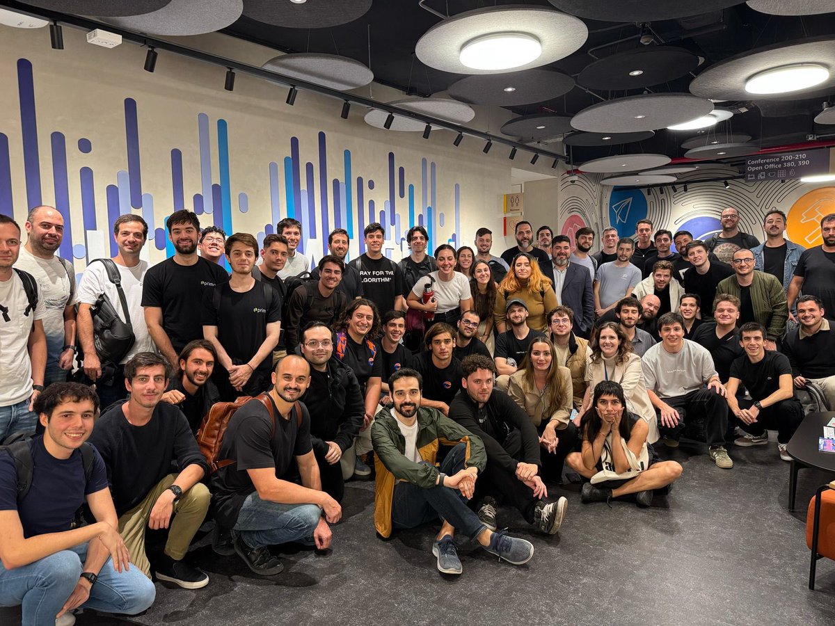 last week was LLM Native BA V1, the first technical event in LATAM for founders, engineers, researchers, and builders pushing the boundaries of LLMs.

we had the opportunity to connect and enjoy keynotes from industry leaders, sharing their expertise, insights and vision for the