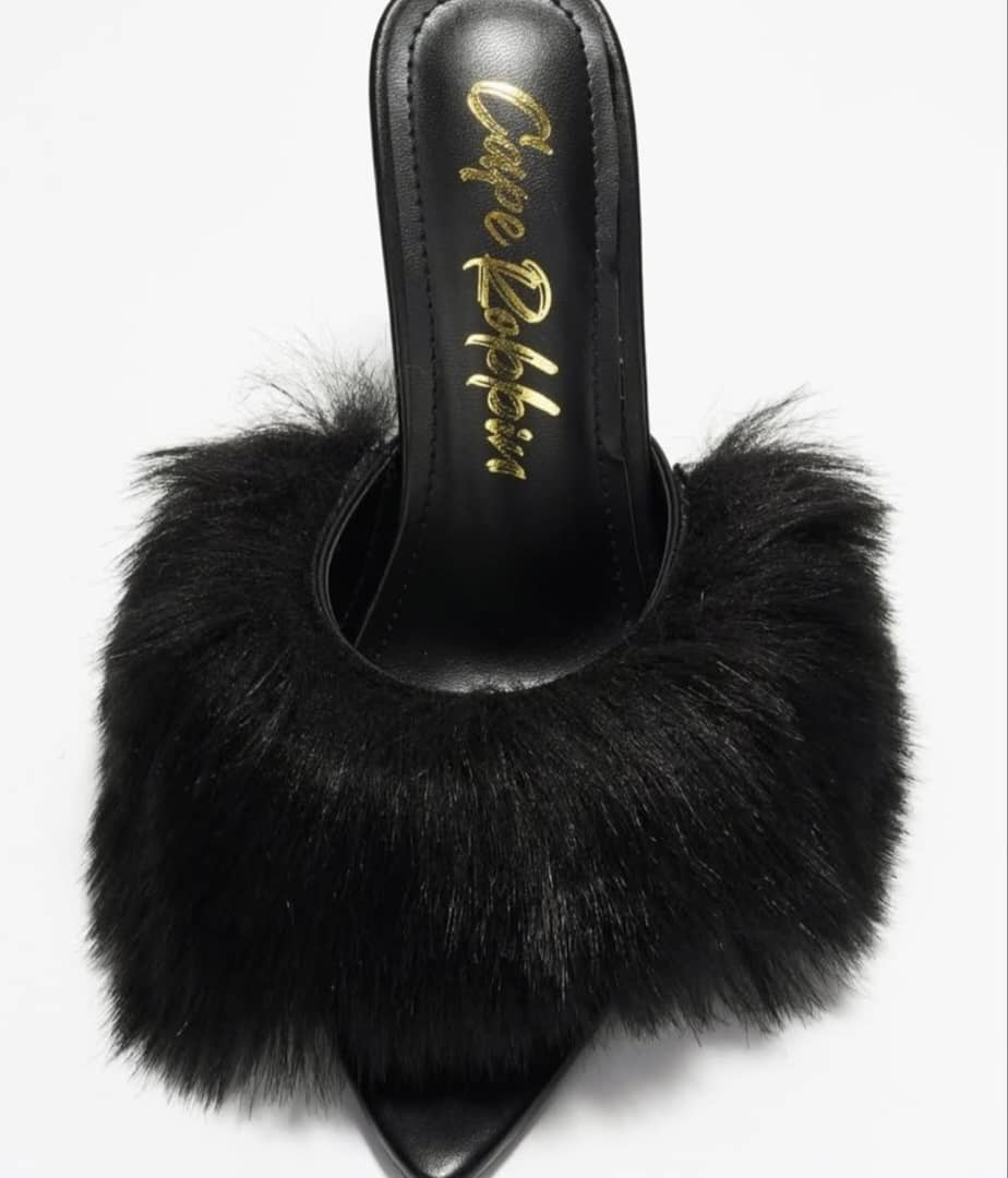 HMshoppers's tweet photo. Luxury Fur head Half shoe
Brand - CAPE ROBBIN
#82K
Location - Lagos https://t.co/7BSvfk7BS7