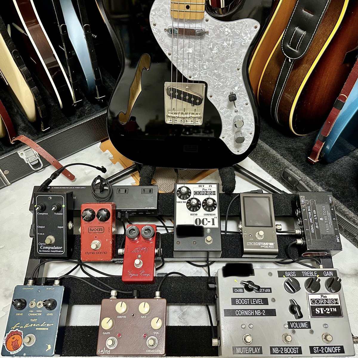 YNTelecaster's tweet photo. ぼちぼち、例の検証始めます。
ザラスシンライン、フロントPU、コンプ・・・
はて・・・🤔
#春のコンプ祭り
#機材沼へのエントランス
#ミスチル機材
#Dynacomp
#Compulator
#OC1 https://t.co/p08iCF7yOX