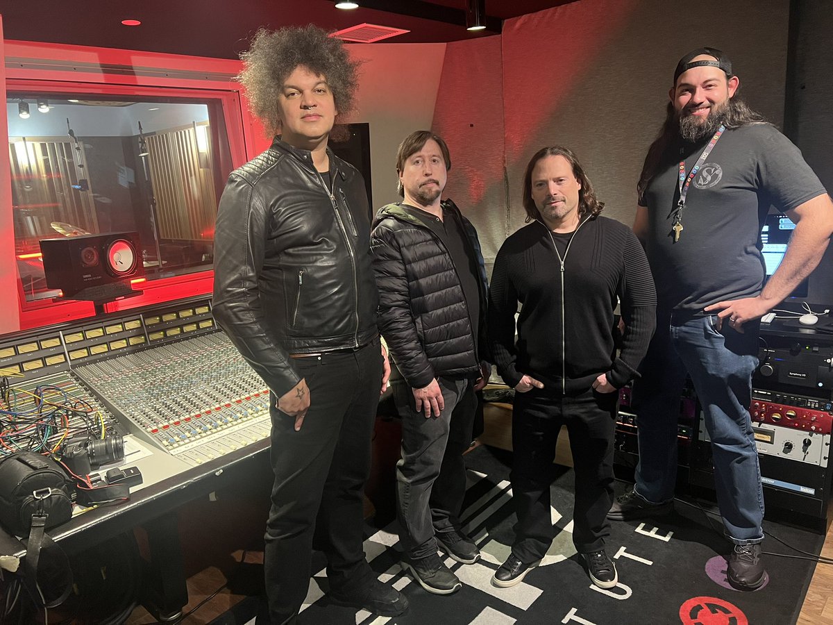 “Did you stay too long?”
Writing and demoing new FTA material. The soup is hot!

#NewFTAMusic #Recording #NewAlbum #NYCRocks #HeavyRock #HardRockMusic #ModernRock #ReclaimRockMusic