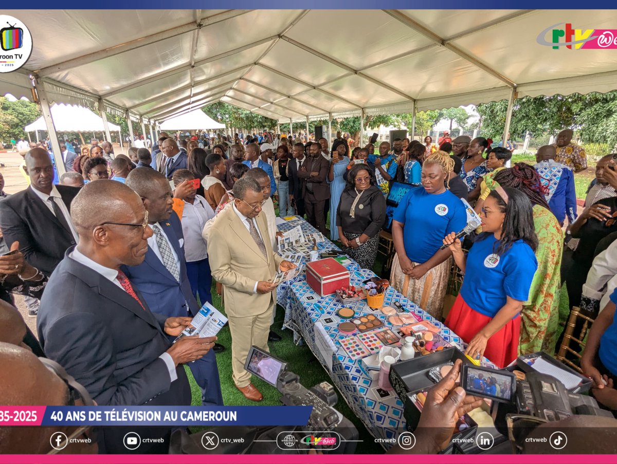 𝟒𝟎 𝐚𝐧𝐬 𝐝𝐞 𝐥𝐚 𝐭𝐞́𝐥𝐞́𝐯𝐢𝐬𝐢𝐨𝐧📺 𝐚𝐮 𝐂𝐚𝐦𝐞𝐫𝐨𝐮𝐧🇨🇲. 

Le stand du maquillage. Ce sont ces dames qui travaillent l'image et la beauté de nos présentatrices et présentateurs à lé télévision. 

#CMRTV40