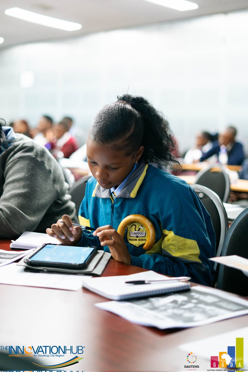 InnovHub's tweet image. Unlocking Africa&apos;s digital future! Students diving into cybersecurity, AI, smart tech &amp;amp; more. Next up: hands-on experience &amp;amp; real-world solutions. Let&apos;s build, protect &amp;amp; innovate! #TechFuture #CyberSecAI #NextGenInnovators #AfricaTech