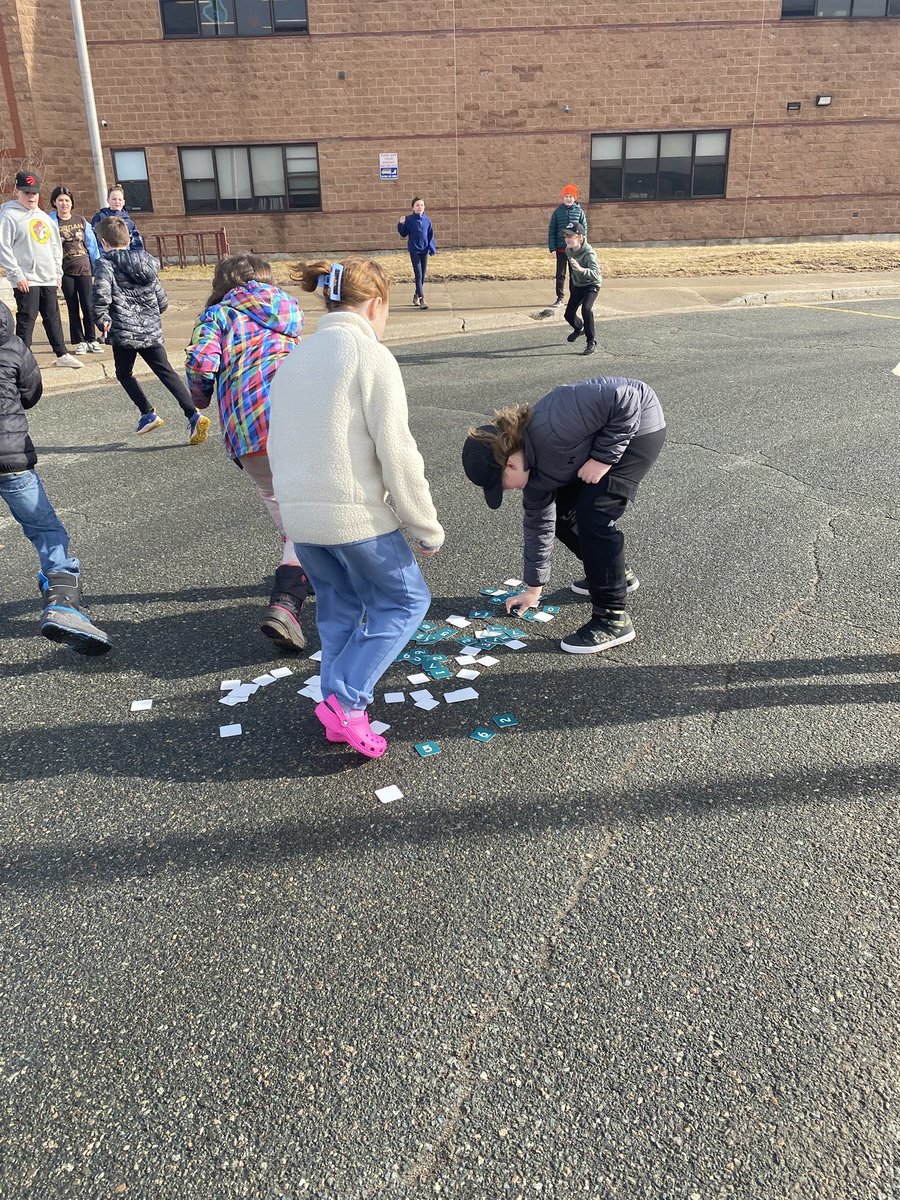 InvernessECA's tweet image. With the spring-like weather on our side, our Grade 5 students took their math learning outdoors! ☀️ They worked in teams to come up with as many correct division facts as possible—turning practice into a fun and energetic challenge. 
#SRCEMarchIsMathMonth