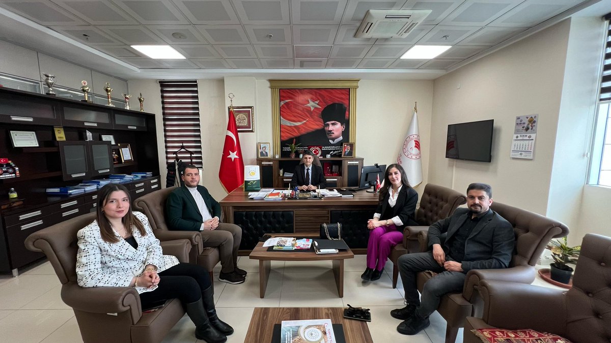 KALEV Okulları Kurucusu Ali Vefa TEKİN Ve Beraberindekiler İl Müdürümüzü ziyaret ettiler yeni görevinde başarılar dilediler.<a href="/ibrahimyumakli/">İbrahim Yumaklı</a> <a href="/tcvanvaliligi/">T.C. Van Valiliği 🇹🇷</a> <a href="/trgyssmn/">Turgay ŞİŞMAN</a>