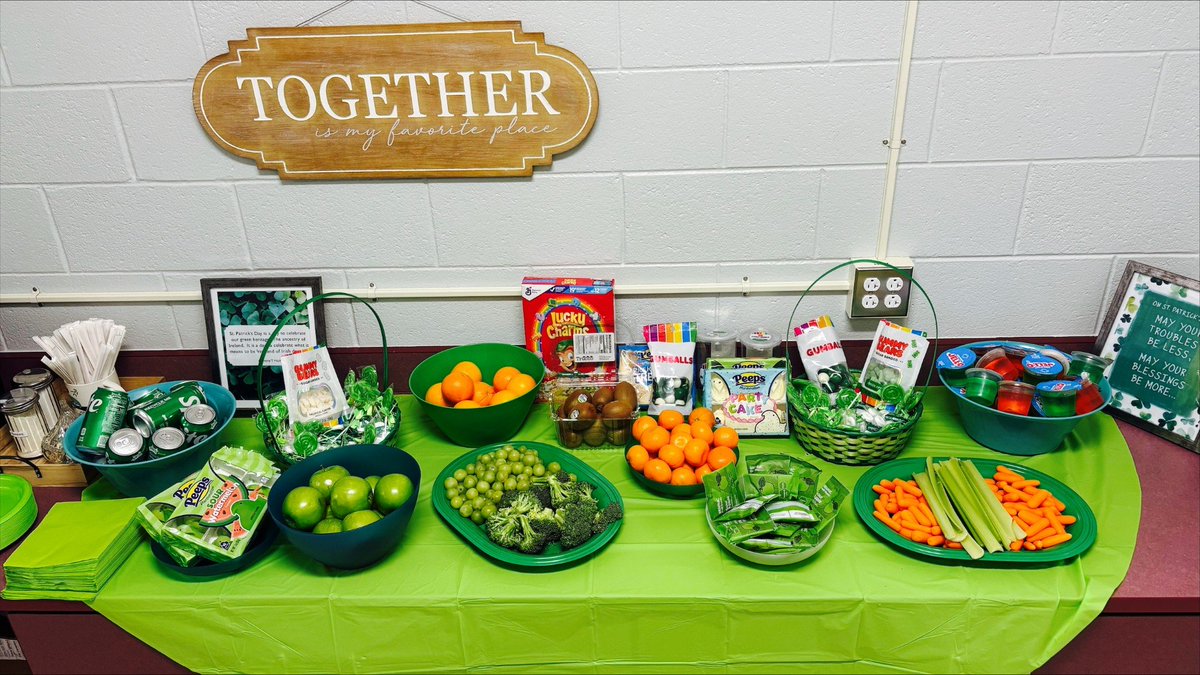 _AndyJacks's tweet image. Starting off with a few St. Patrick&apos;s Day-themed snacks for our staff! #EllisExplorers #StPatricksDay