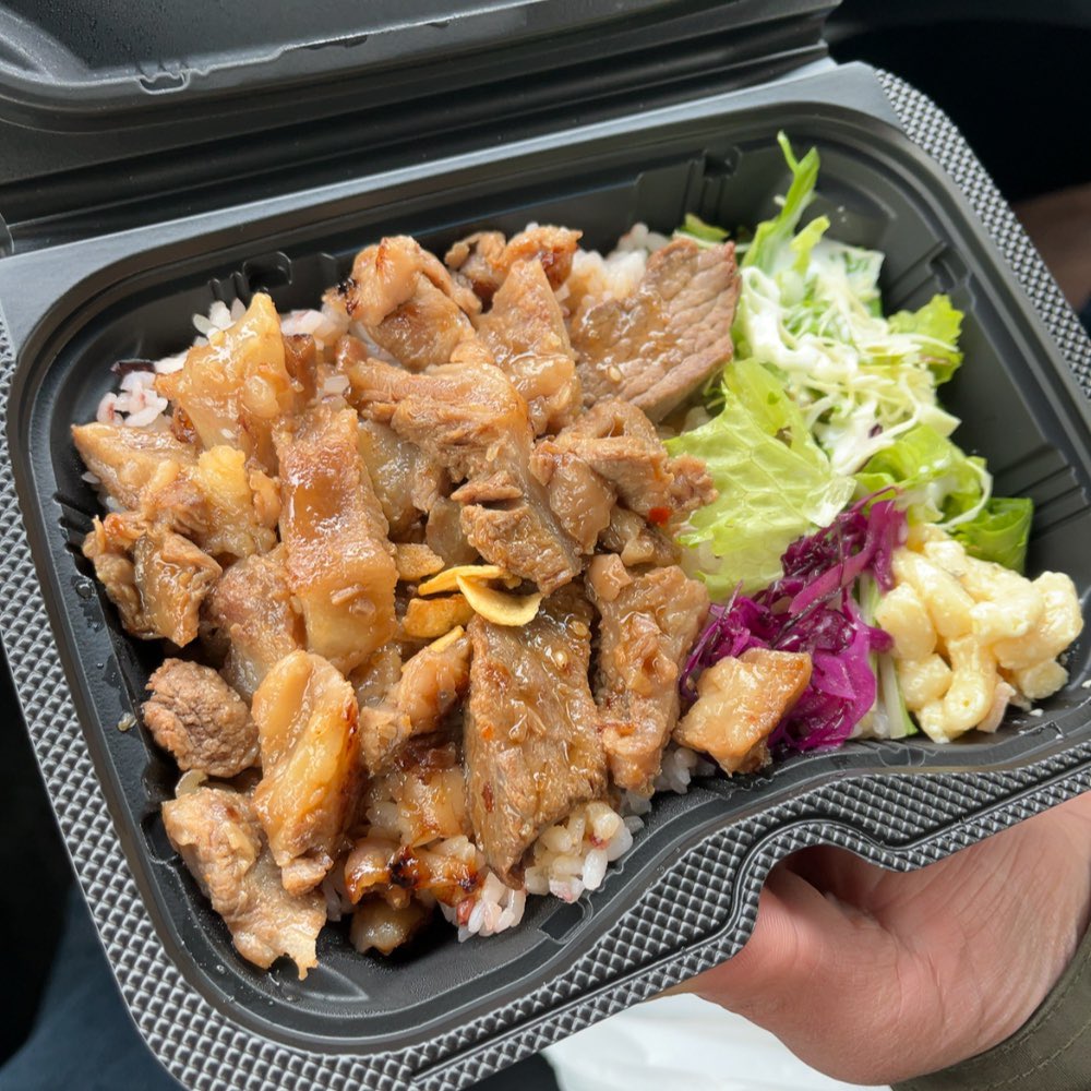 alivetokoyo's tweet photo. 昨日の #スタグル
#EarthKitchen さんの2種の合いがけカレー
#WAKARAGE さんのからあげ(黒ダレ)
#BULLS さんの牛スジステーキBENTO
#茅ヶ崎なんどき牧場 さんのハムチーズミルフィーユサンド
#bellmare
#湘南ベルマーレ
#ベルマーレフードパーク情報局
#ベルマーレフードパーク https://t.co/ak5XkCw4PG