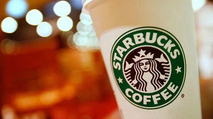 #CasosdeCrisis Starbucks deberá pagar 50 millones de dólares a un cliente que se quemó con una bebida caliente (EN).  

foxnews.com/food-drink/sta…