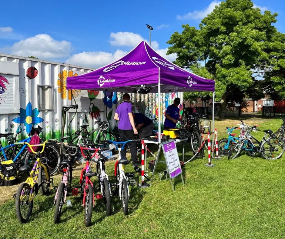 travel_hull's tweet image. If you love your bike, make sure it’s protected.

@HumberbeatHULL will be joining @RevolutionYorks at Peel Street tomorrow (18/3/25 - 9am-12noon) for FREE bike marking.

Mechanics will also be doing FREE bike checks to keep your ride running smooth.

#ActiveTravel #LockItMarkIt