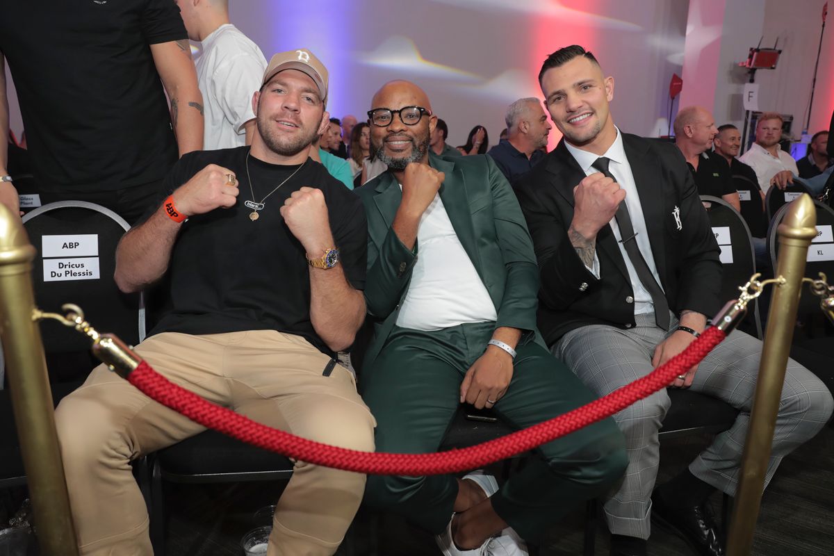 BoxingsaR's tweet image. Champions at Ringside! 🥊🔥

@BoxingsaR COO, Mandla Ntlanganiso, alongside @ufc champ @dricusduplessis &amp;amp; boxing star @Kevlerenaboxing at #TheStorm, witnessing an electrifying night of action!

A showcase of SA combat sports excellence.

🥊🇿🇦