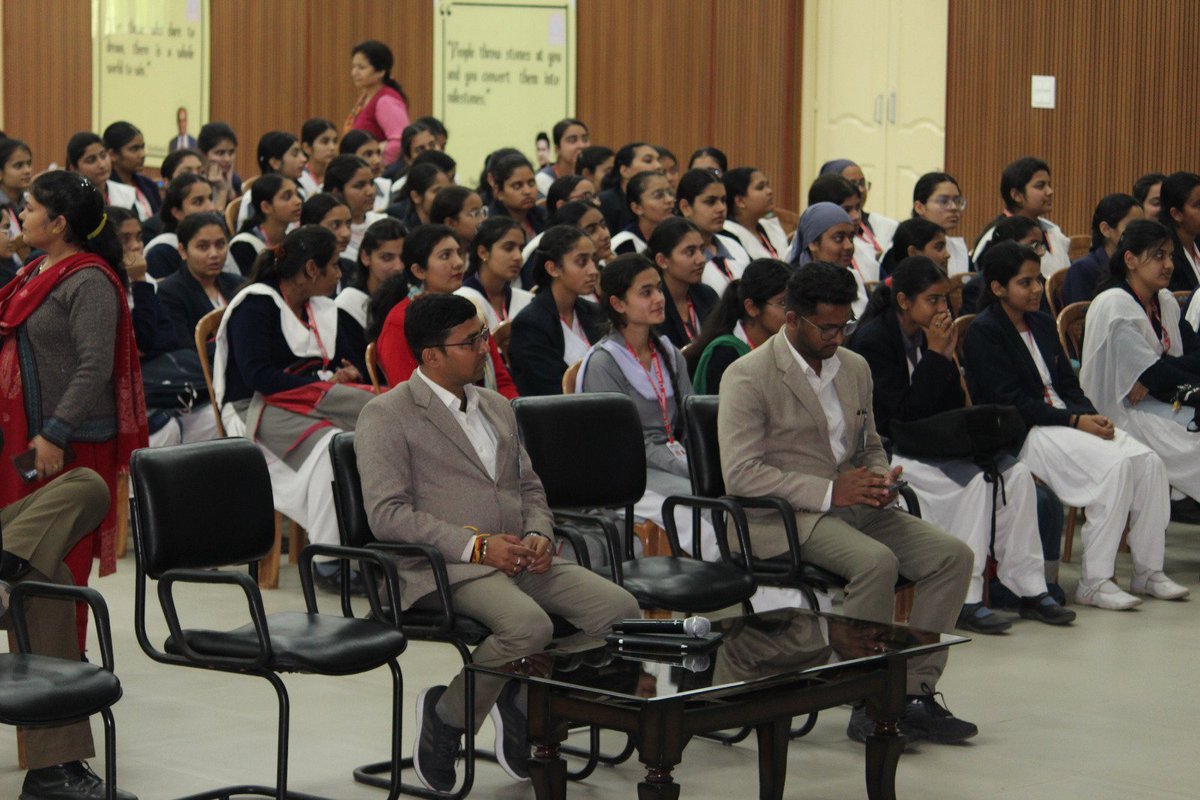 prodefencejammu's tweet photo. #IndianArmy
#NationBuilding
โจ Guiding students towards a brighter future โจ
#GurjDivision, in collaboration with Allen Institute, conducted a Career Counselling Program at
#APSSamba, helping students discover their potential & chart their career paths.
@SpokespersonMoD
@ANI https://t.co/KbZBZrv0b7