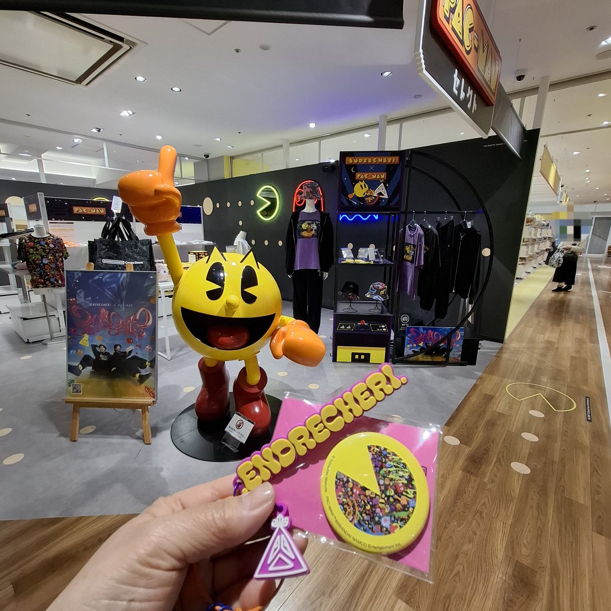 ottyan24dasu's tweet photo. Gameの世界観に飛び込んだみたい~凄い✨o(*゚∀゚*)oワクワクする
アニメゲーム系コラボのFashionアイテムでこのクオリティーは初めてみた🎶
Tシャツのパープルとハットのイラスト面の生地のこなれた風合い良きです
商品届くの待ちきれずPAC-MAN缶バッジ購入しました
#ENDRECHERI
#PAC_MAN https://t.co/2EmMQO2dTd