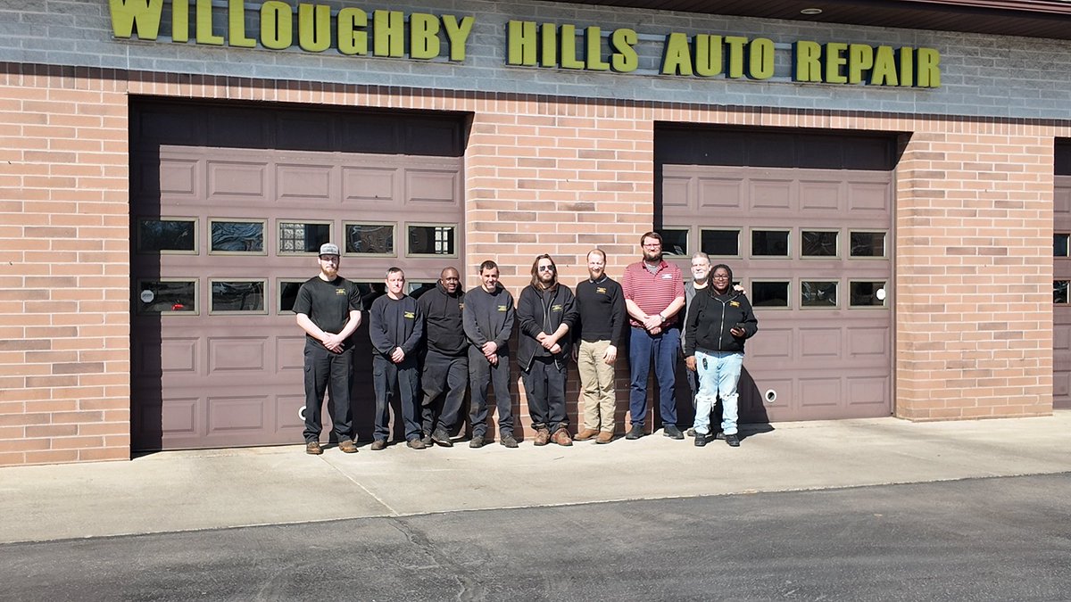 WHAutoRepair's tweet photo. Team works makes a dream works!! This is the Willoughby Hills Auto Repair team.💙💛
#teamworkmakesthedreamwork #willoughbyhillsautorepair #familyowned #autorepairshop https://t.co/Ub12lTiPbN