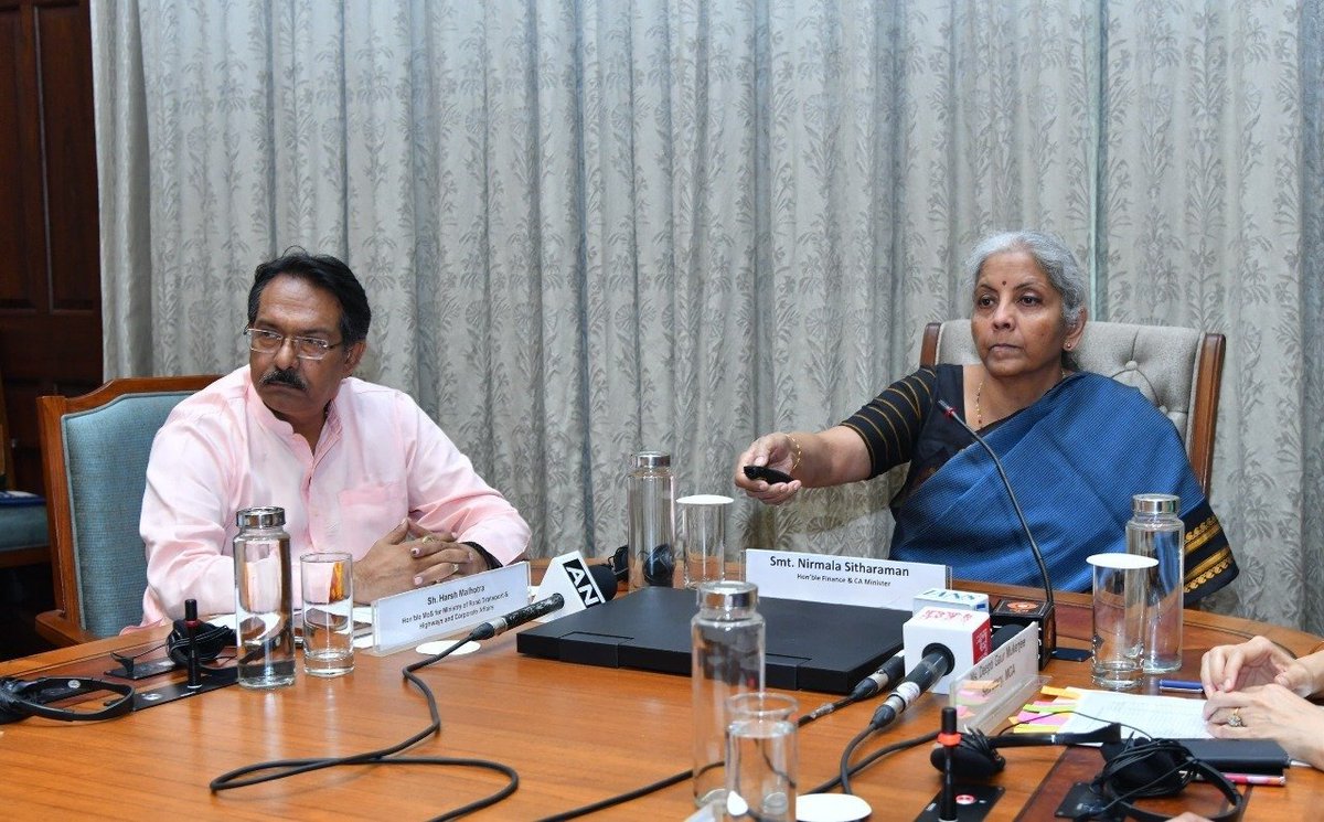 PeoplesUpdate's tweet photo. नई दिल्ली : केंद्रीय वित्त मंत्री निर्मला सीतारमण ने प्रधानमंत्री इंटर्नशिप योजना के लिए मोबाइल ऐप लॉन्च किया
#NewDelhi #NirmalaSitharaman @nsitharamanoffc #PMInternshipYojana #MobileAppLaunch #PeoplesUpdate https://t.co/aV43ZTswZN